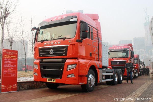 中国重汽 汕德卡SITRAK C7H重卡 430马力 6X4 LNG牵引车(ZZ4256V384HE1LH)