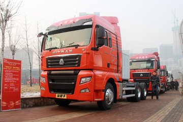 中国重汽 汕德卡SITRAK C7H重卡 430马力 6X4 LNG牵引车(ZZ4256V384HE1LB)