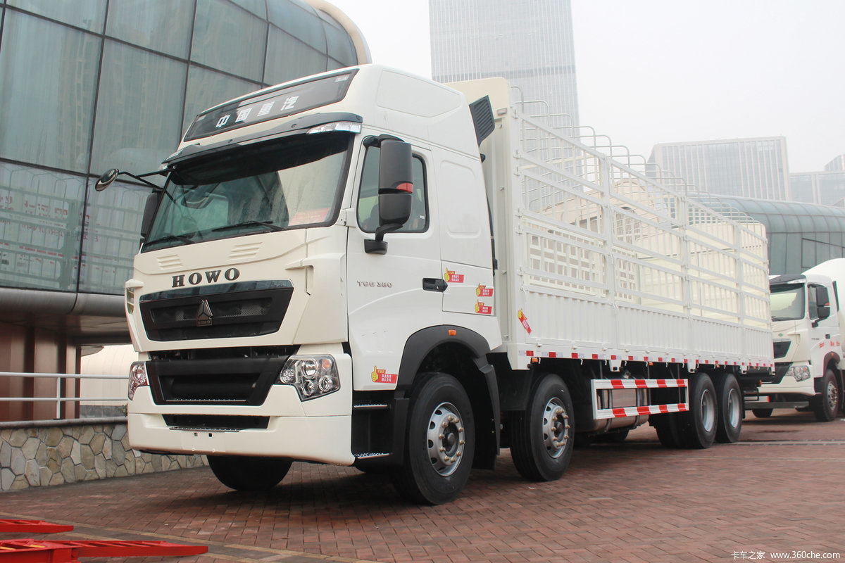 中国重汽 HOWO T6G 绿通版 380马力 8X4 9.5米仓栅式载货车