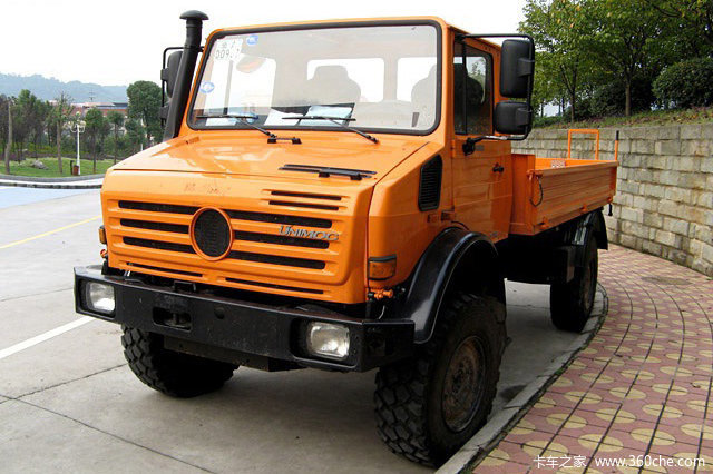 奔驰 Unimog系列 178马力 4X4越野卡车(型号U4000)