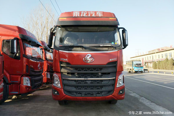 东风柳汽 乘龙H7重卡 375马力 8X4 9.5米厢式载货车(LZ5313XXYH7FB)