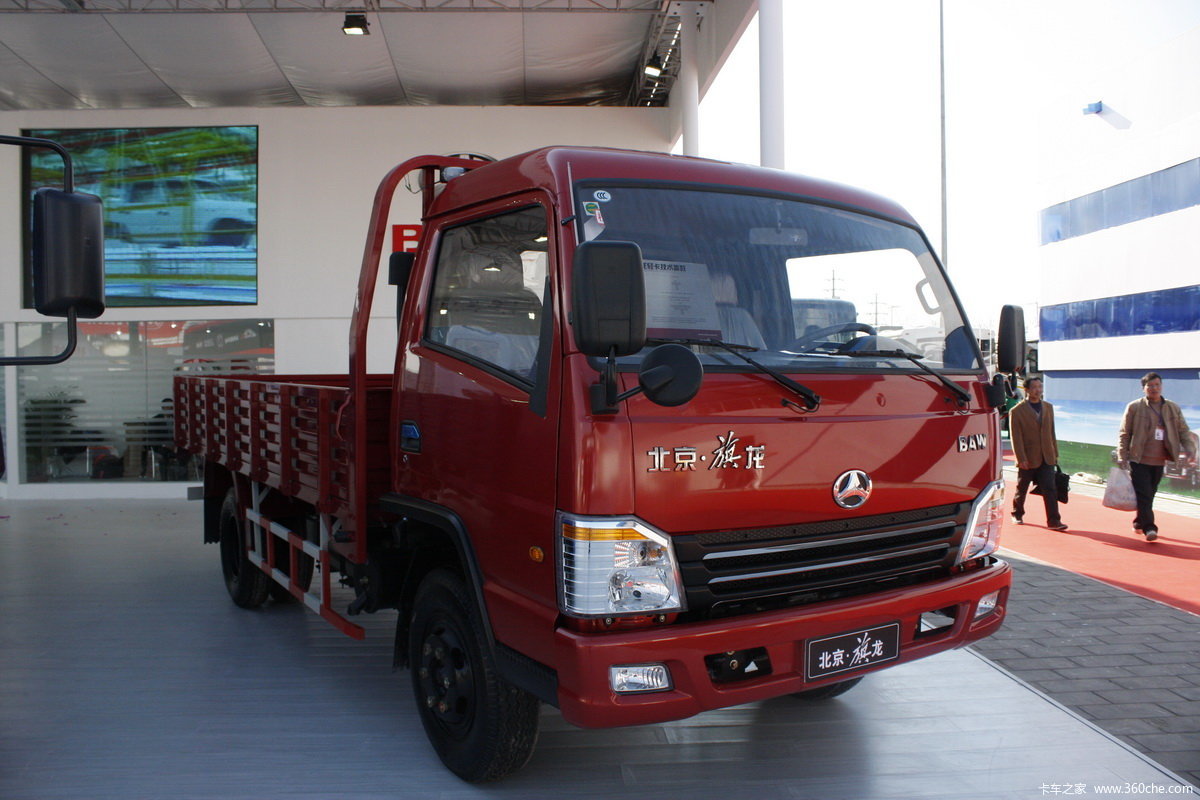 北京 旗龙中卡 130马力 4X2 6.2米栏板载货车