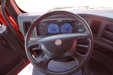 【东风柳汽 霸龙507重卡 375马力 6x4 牵引车(lz4251m3)驾驶室图片】