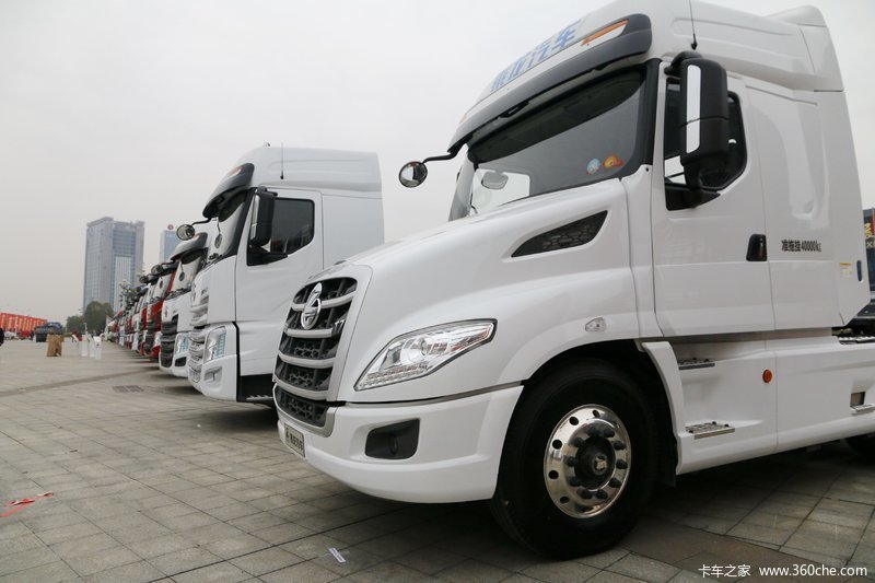 【图】东风柳汽 乘龙t7重卡 550马力 6x4长头牵引车(lz4251t7db)_实拍