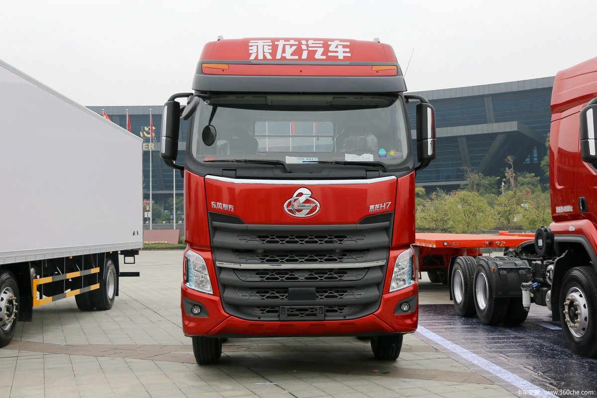 东风柳汽 乘龙H7重卡 385马力 8X4 9.4米仓栅式载货车