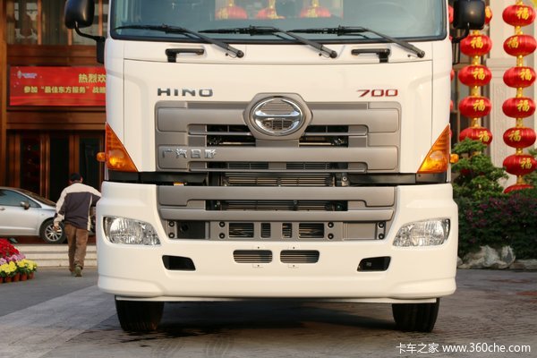 广汽日野 700臻值系 380马力 6X4危险品牵引车(YC4251SS2PK5W)