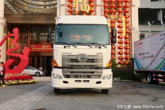 广汽日野 700臻值系 380马力 6X4危险品牵引车(YC4251SS2PK5W)