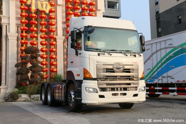 广汽日野 700臻值系 380马力 6X4危险品牵引车(YC4251SS2PK5W)