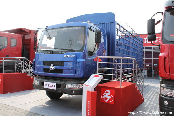 东风柳汽 乘龙609中卡 140马力 4X2 6.7米排半仓栅式载货车(LZ5163CSRAP)
