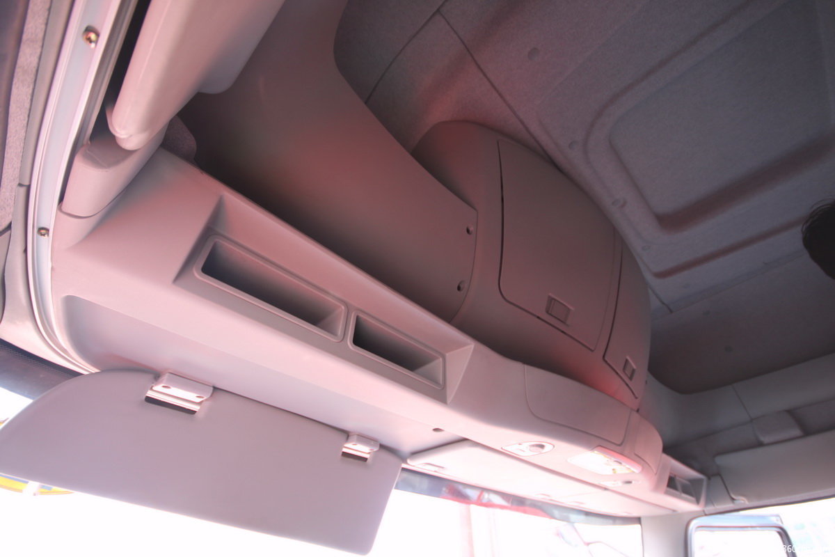 解放j6p重卡 420马力 6x4 牵引车(平地板)