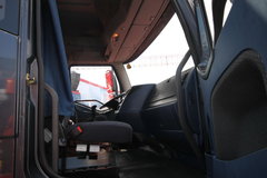 解放 J6P重卡 420马力 6X4牵引车(平地板)