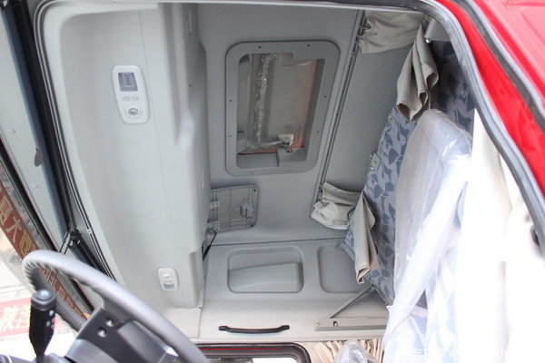陕汽 德龙f3000重卡 375马力 6x4 牵引车(轻量化)(sx4255nt324)驾驶室