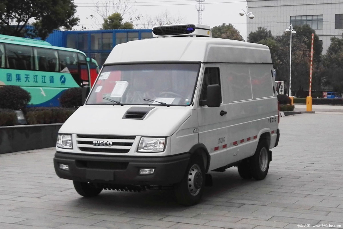 南京依维柯 Turbo Daily V35 129马力 2.11米冷藏车(康飞牌)