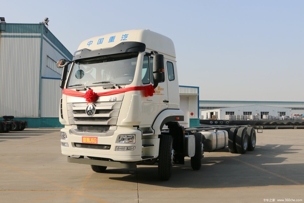 中国重汽 豪瀚J6G重卡 380马力 8X4 9.5米栏板载货车