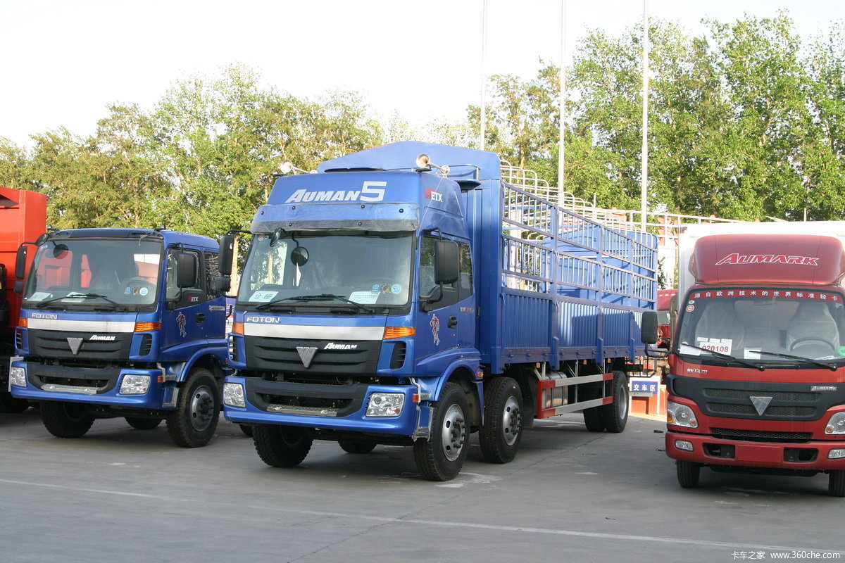 福田 欧曼ETX 5系重卡 220马力 6X2 9.5米仓栅式载货车