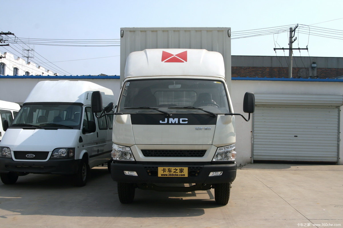 江铃 凯威中卡 156马力 4X2 6米单长厢式载货车