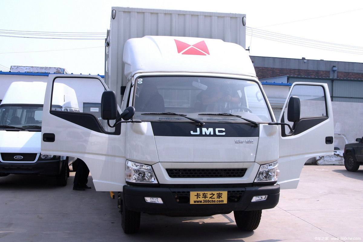 8米排半厢式载货车(轴距 4500)_实拍图片_59725_卡车之家