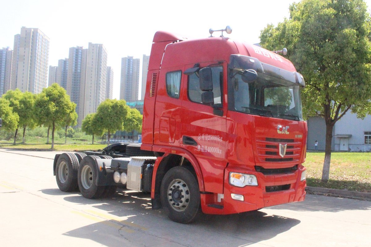 【图】联合卡车 u380重卡 380马力 6x4牵引车(qcc4252d654k)