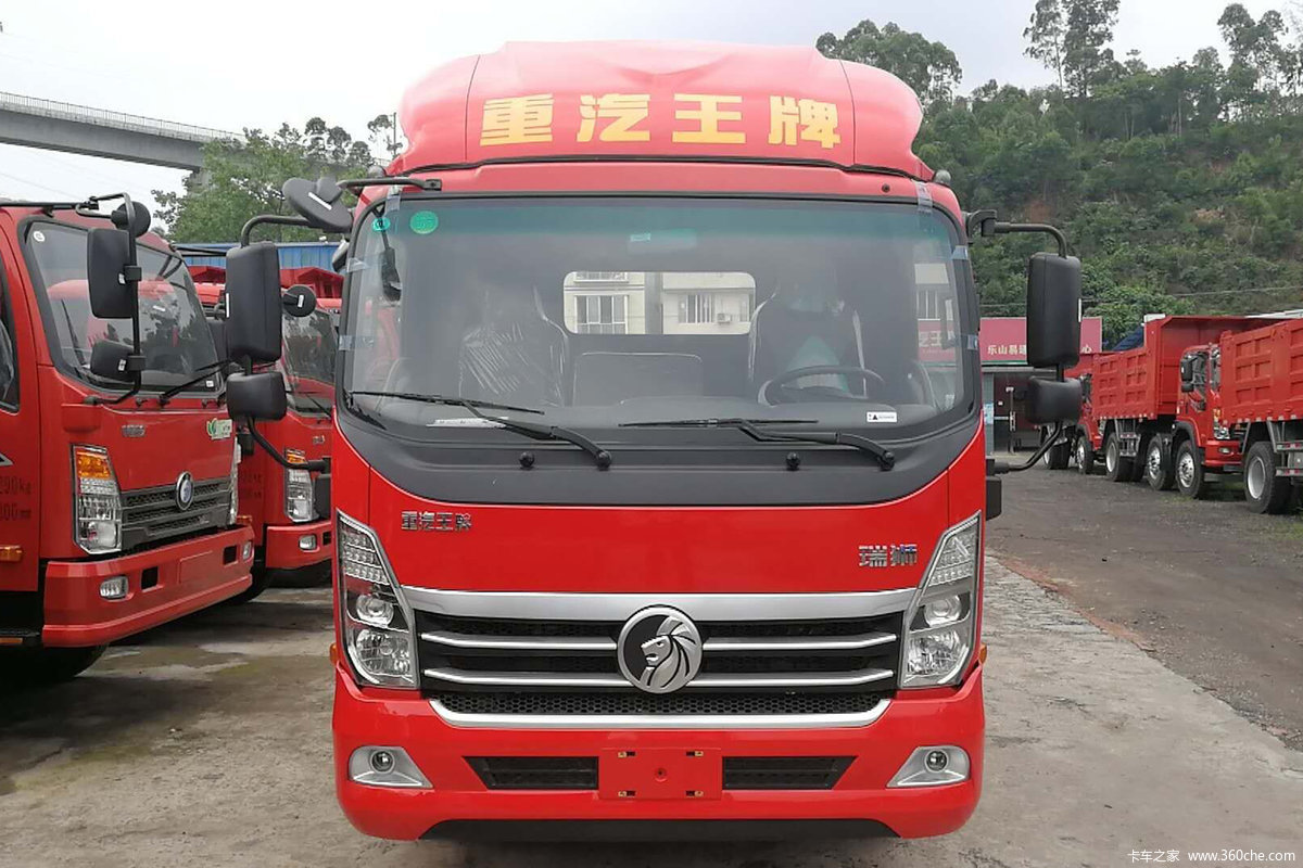 中国重汽成都商用车 瑞狮 156马力 3.86米排半仓栅式轻卡