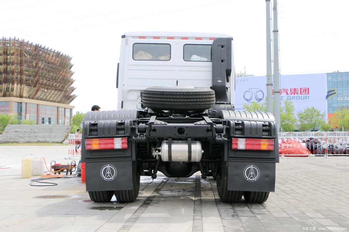 【图】北奔 V3重卡 500马力 4X2 AMT自动挡牵引车(国六/右舵)(ND41808A35J7)_实拍图片_595549_卡车之家