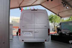 长江V08S 7.5T 8.08米纯电动厢式物流车110kWh