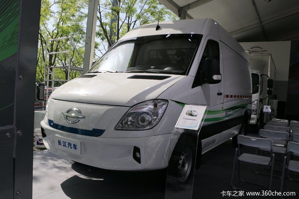 长江SP06 4.5T 5.96米厢式纯电动物流车76.5kWh