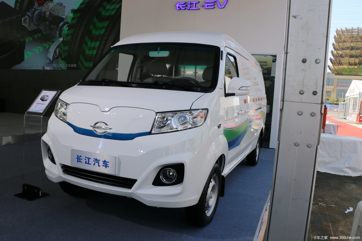 长江SP04 2.5T 4.5米厢式纯电动物流车49kWh