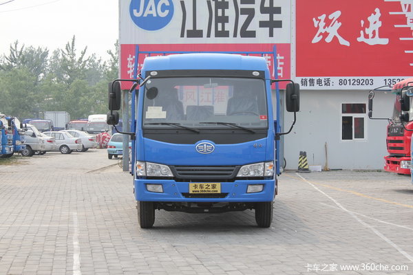 青岛解放 赛龙II中卡 130马力 4X2 5.8米排半厢式载货车(CA5062XXYPK2EA80-3)