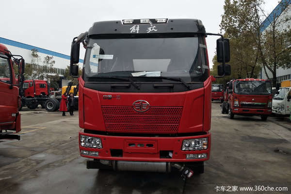 一汽解放 J6L 180马力 4X2 6.2米杂项危险物品厢式运输车(程力威牌)(6挡)(CLW5180XZWC5)