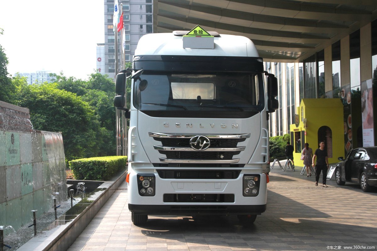 上汽红岩 杰狮C500重卡 标载版 390马力 6X4危险品牵引车