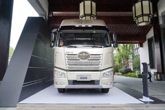 一汽解放 新J6P重卡 荣耀版 550马力 6X4牵引车(CA4250P66K25T1A2E5)