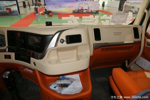 优惠0.5万 上海亚海乘龙T7牵引车促销中