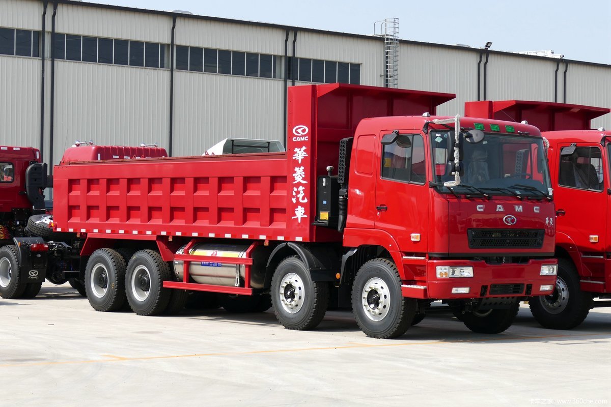 华菱重卡 轻量化版 运输型 350马力 8X4 6.7米LNG自卸车