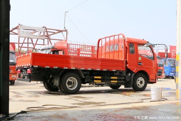东风多利卡载货车多利卡D6在载货车进行优惠促销活动，优惠高达0.