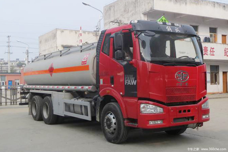 一汽解放 J6M 260马 6X4 加油车(醒狮牌)