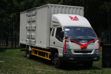 江铃 凯威中卡 156马力 4X2 5.6米排半厢式载货车(JX5090XXYXPRA2)