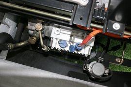 EM30 电动封闭厢货底盘图片