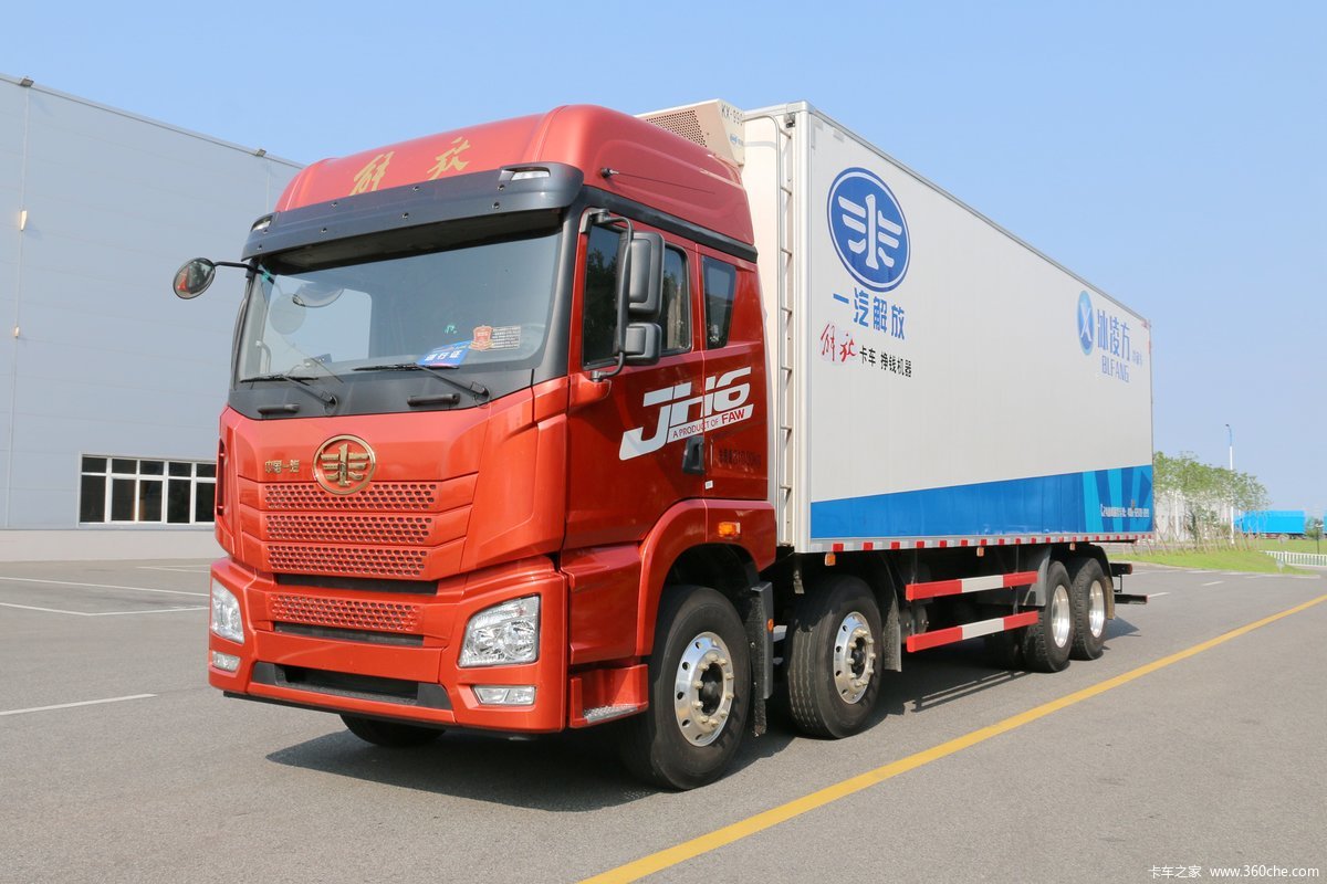 青岛解放 JH6 400马力 8X4 9.4米冷藏车