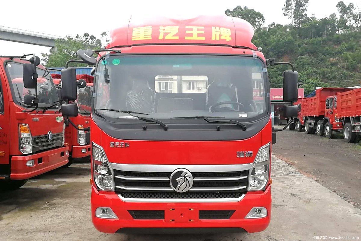 中国重汽成都商用车 瑞狮 160马力 5.2米排半仓栅式轻卡