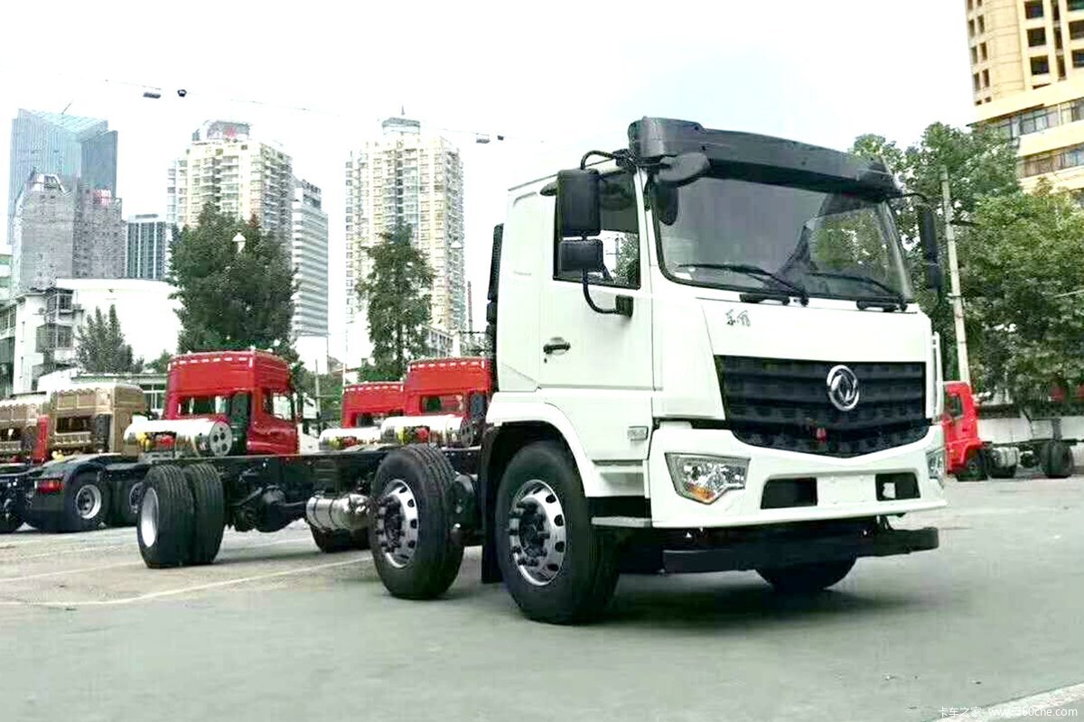 东风新疆 专底系列 245马力 6X2 9.6米栏板载货车