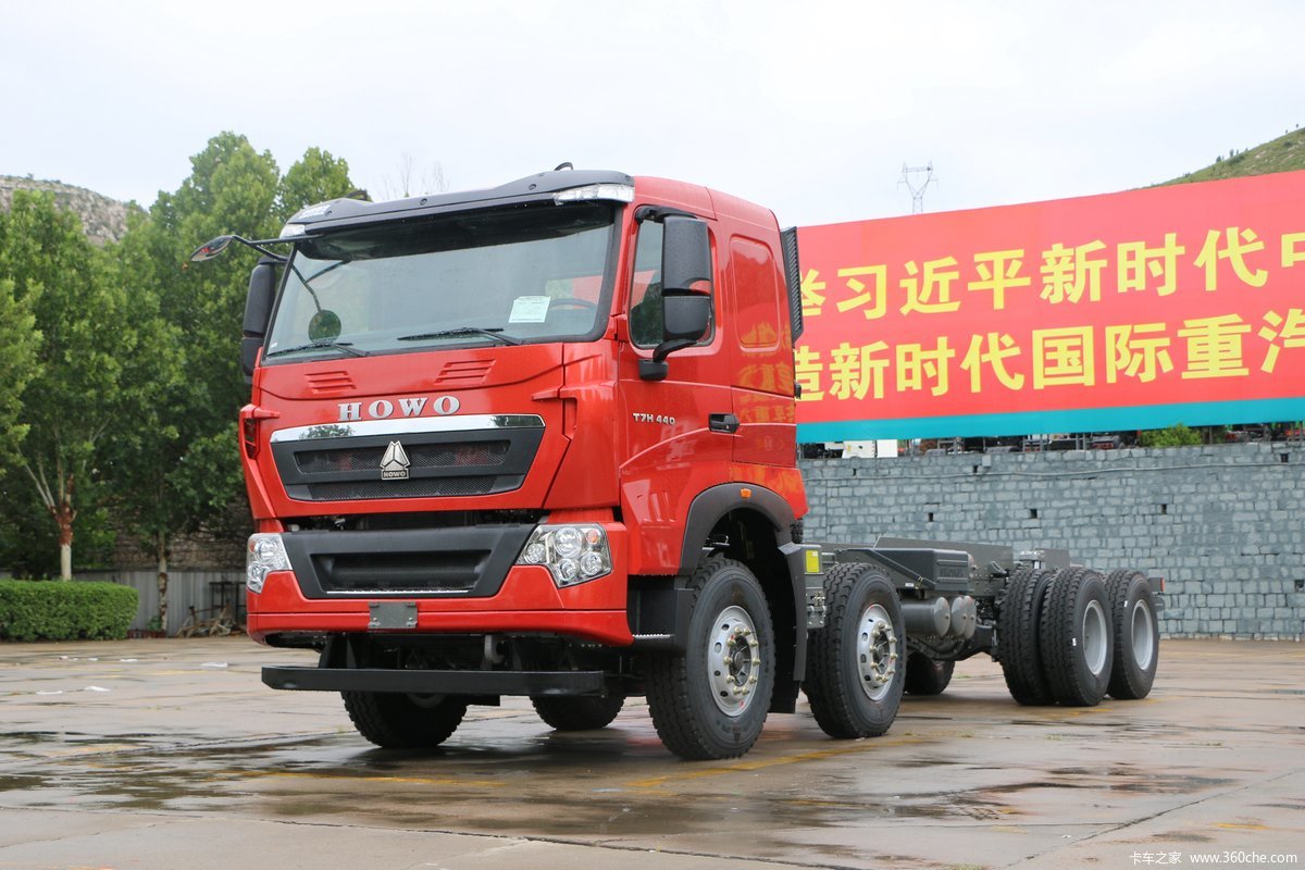 中国重汽 HOWO T7H重卡 440马力 8X4 8米自卸车