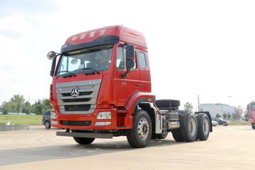 中国重汽 豪瀚J7B重卡 400马力 6X4危化品牵引车(ZZ4255N3246E1W)