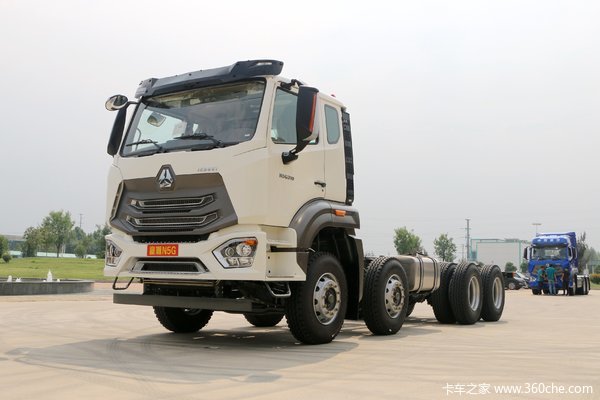 中国重汽 豪瀚N5G重卡 310马力 8X4载货车底盘(ZZ1315N3063E1)
