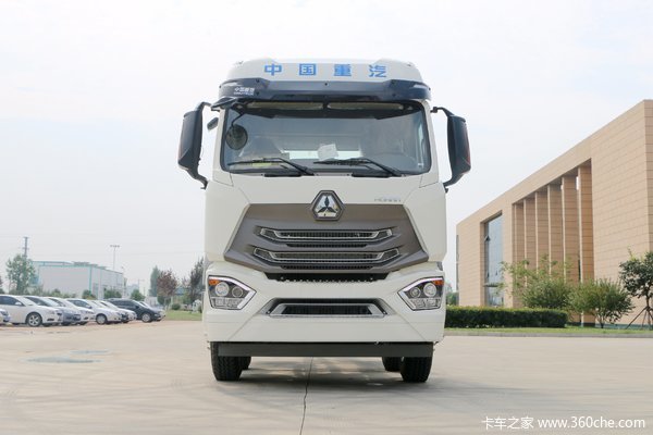 中国重汽 HOWO N7G重卡 440马力 8X2 9.5米栏板载货车(ZZ1315N46GWE1)
