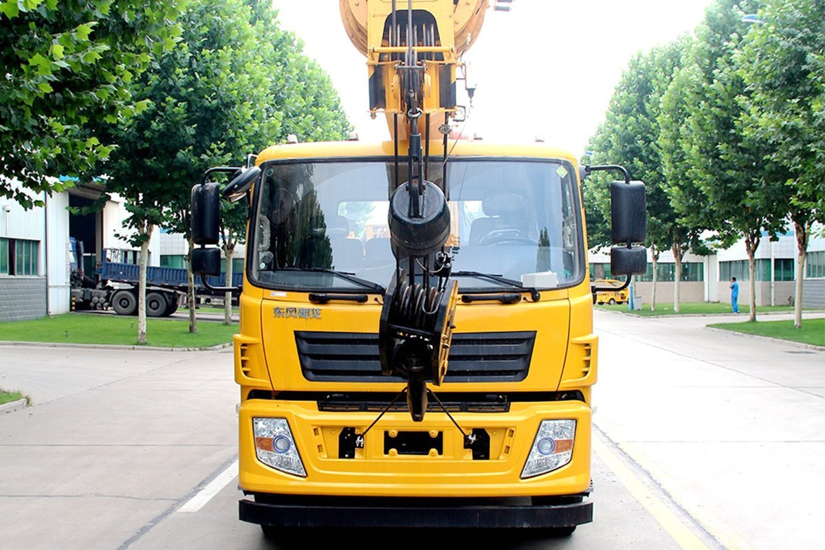 【图】森源重工 12吨 东风华神 御龙底盘 吊车(smq5180jqz)_实拍图片