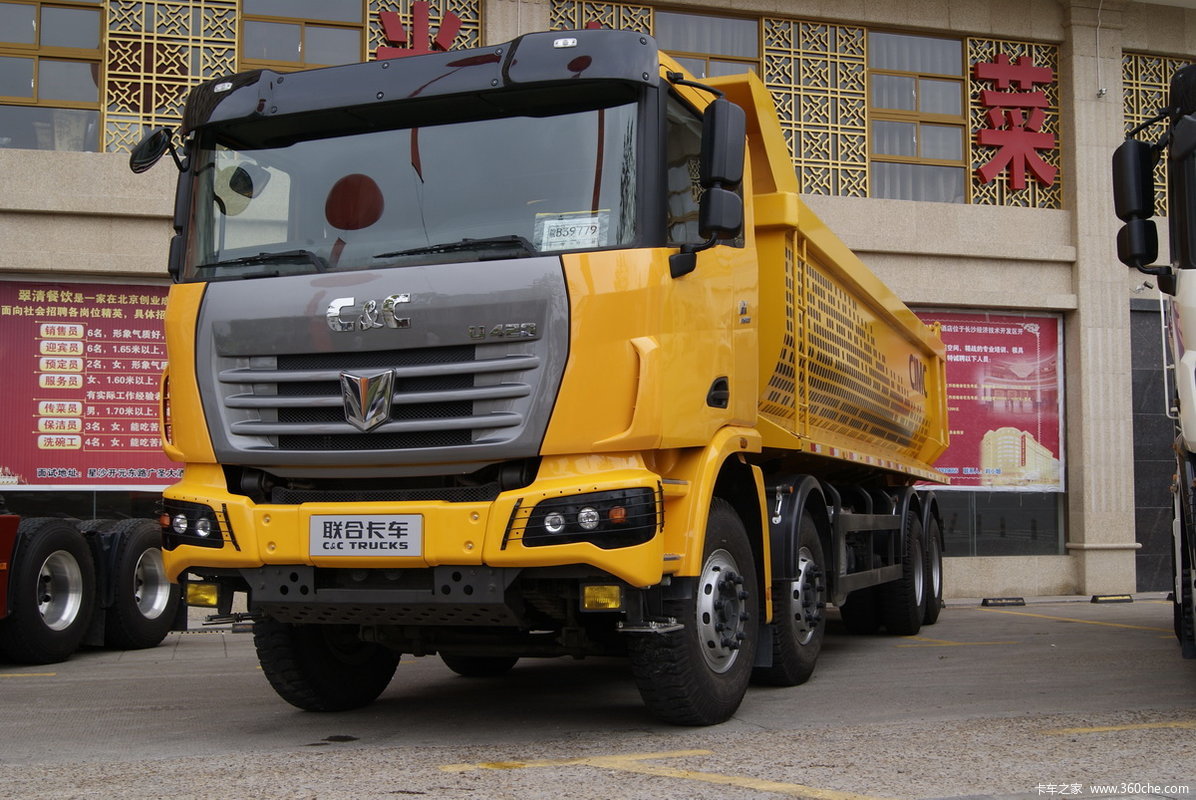 联合卡车U340 340马力 8X4 6.8米自卸车