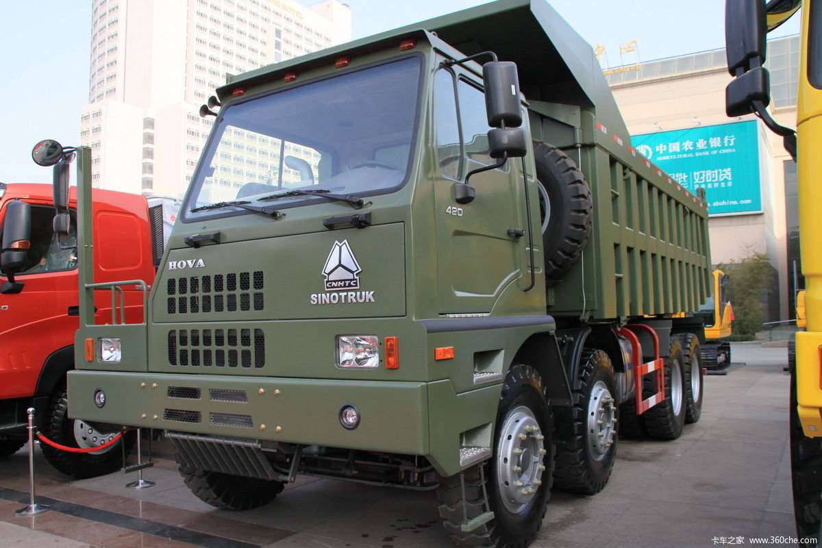 中国重汽 HOVA 420马力 8X4 宽体矿用自卸车