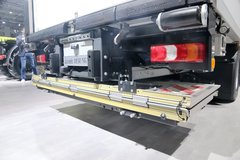 奔驰 Econic 4X2厢式载货车(型号1830 NGT)