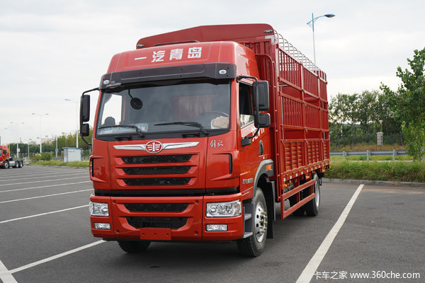青岛解放 龙VH中卡 220马力 4X2 6.75米仓栅式载货车(国六)(CA5180CCYPK15L2E6A80)