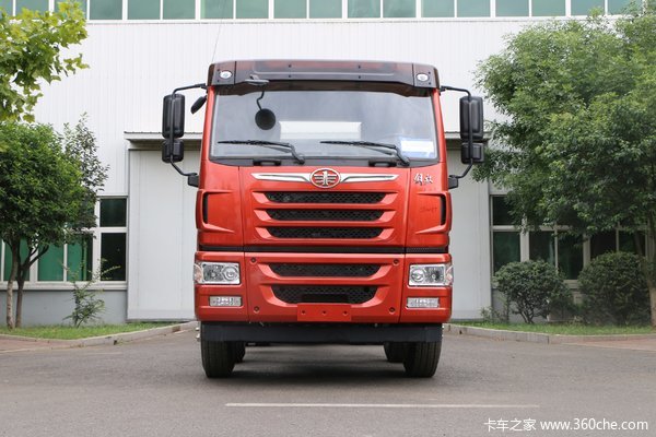 青岛解放 悍V重卡 300马力 8X4 7米LNG自卸车(CA3310P1K15L3T4NE5A80)